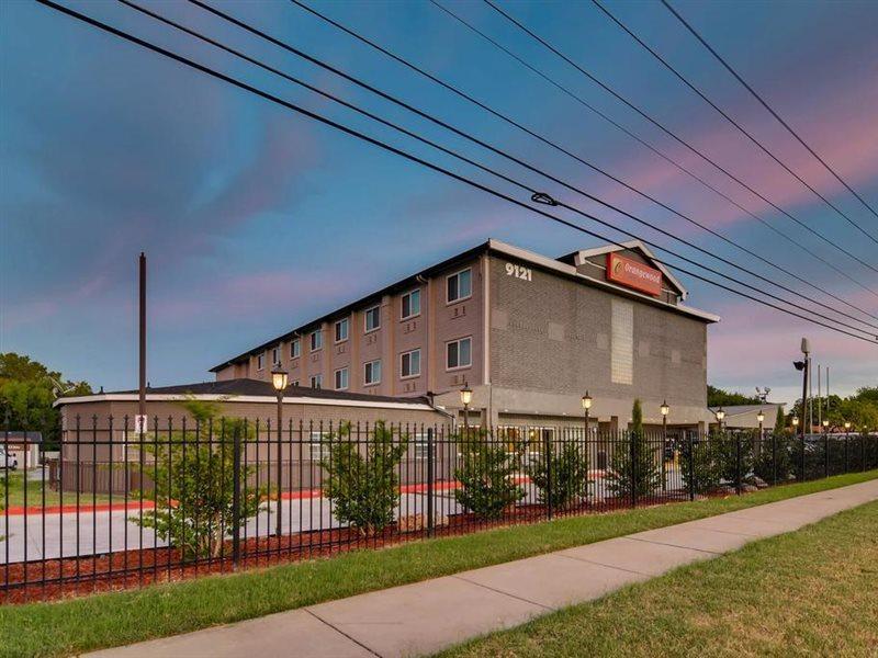 Orangewood And Midtown 2*