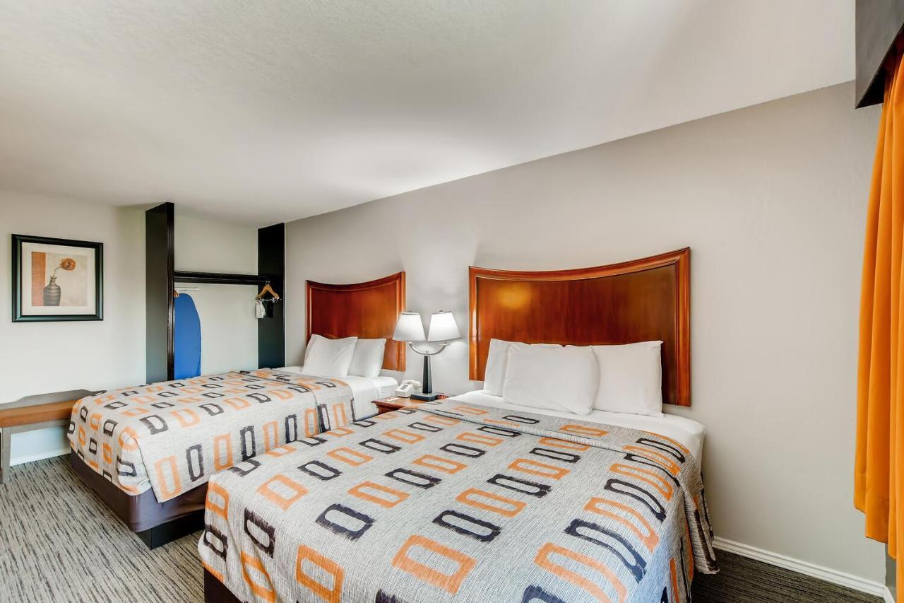 Orangewood And Midtown Hotel 2*