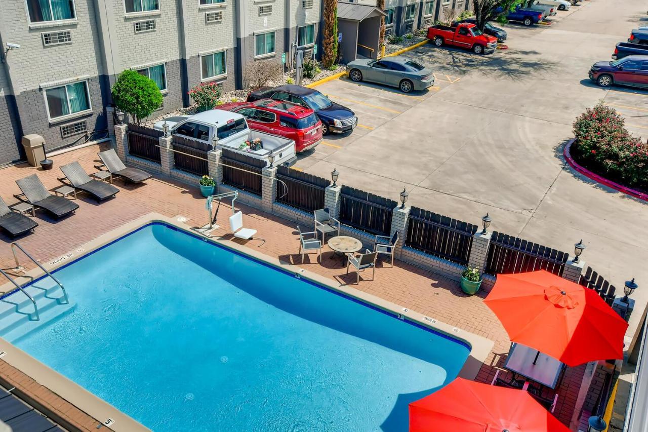 Orangewood And Midtown 2*