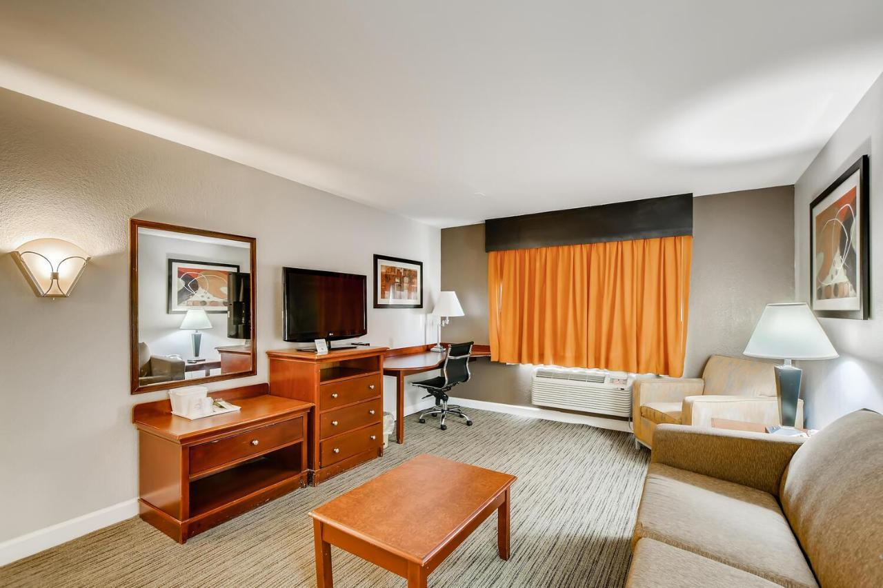 Orangewood And Midtown 2*