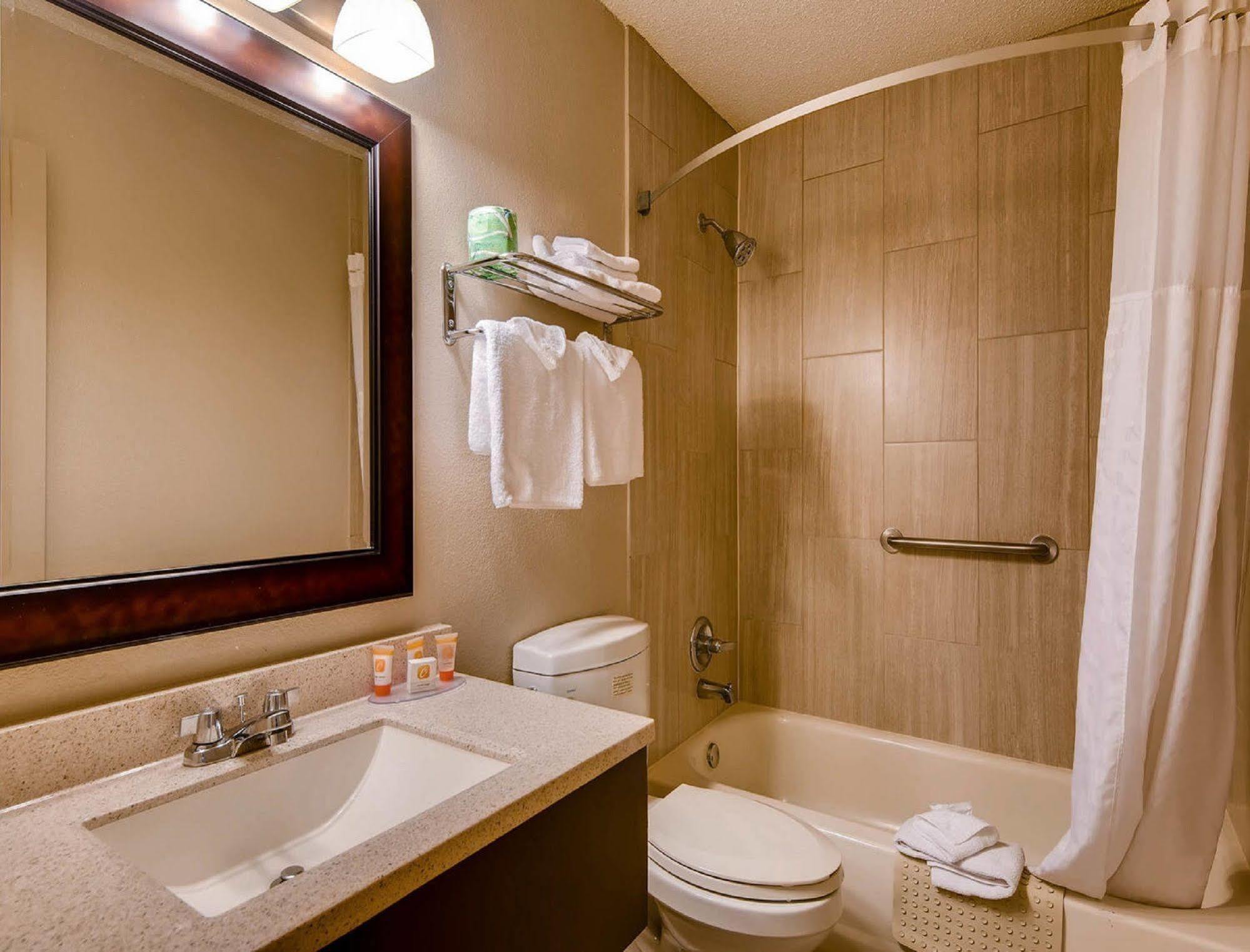 Hotel Orangewood And Midtown 2*
