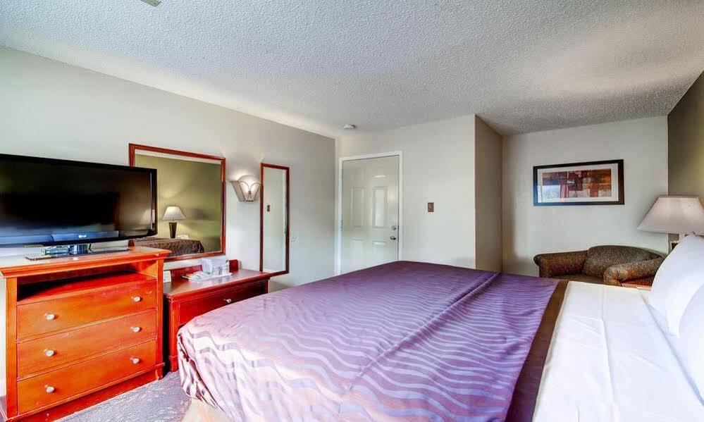 Orangewood And Midtown 2*